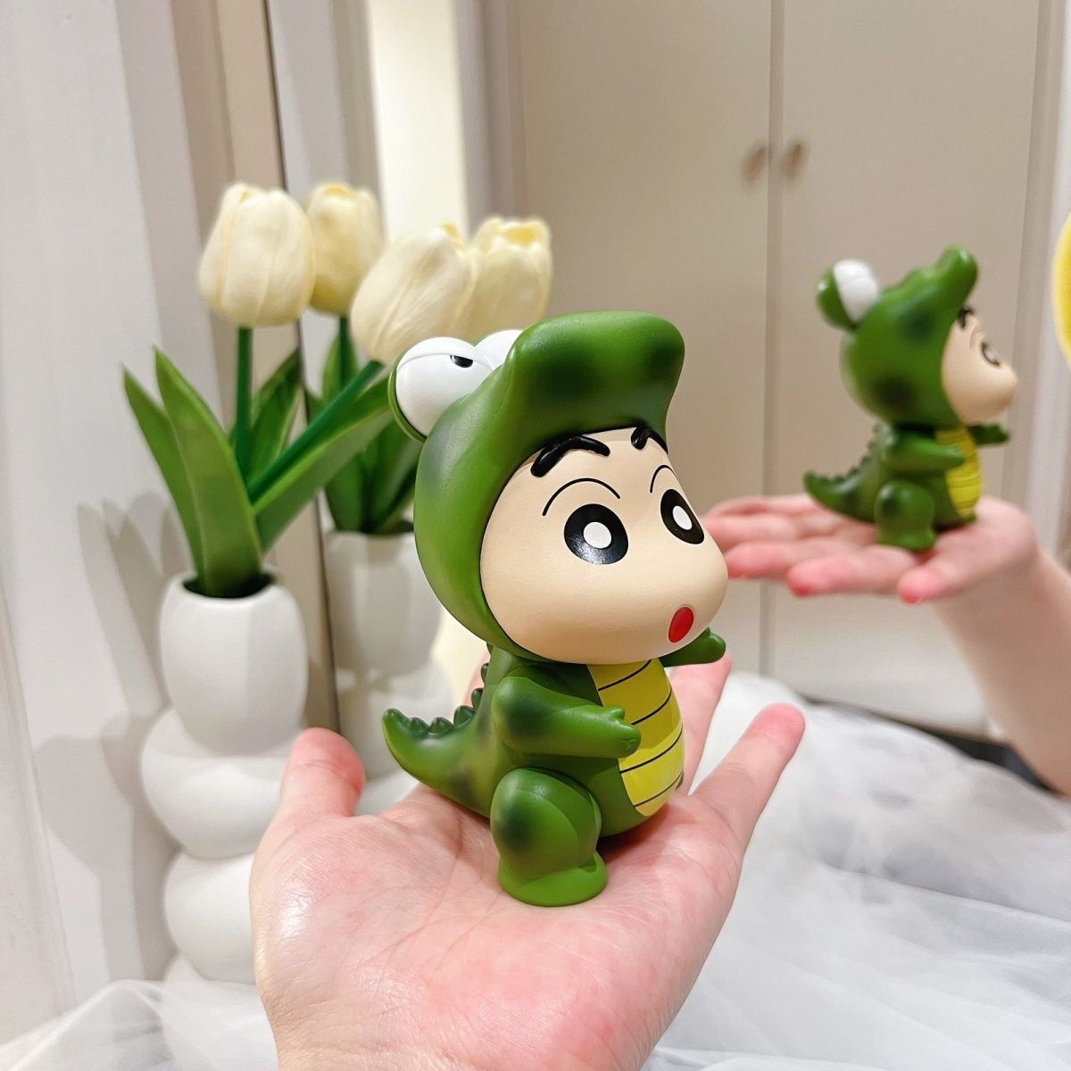 Crayon Shin-chan figurine in a - Home Office Design ulasan dan harga